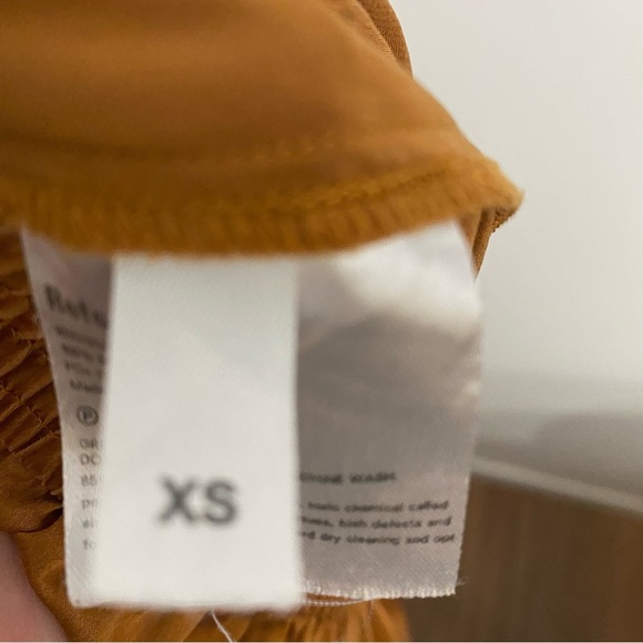 Reformation Terracotta Color Silk Shorts Elastic Waist Slant Pockets Size XS - Picture 5 of 10